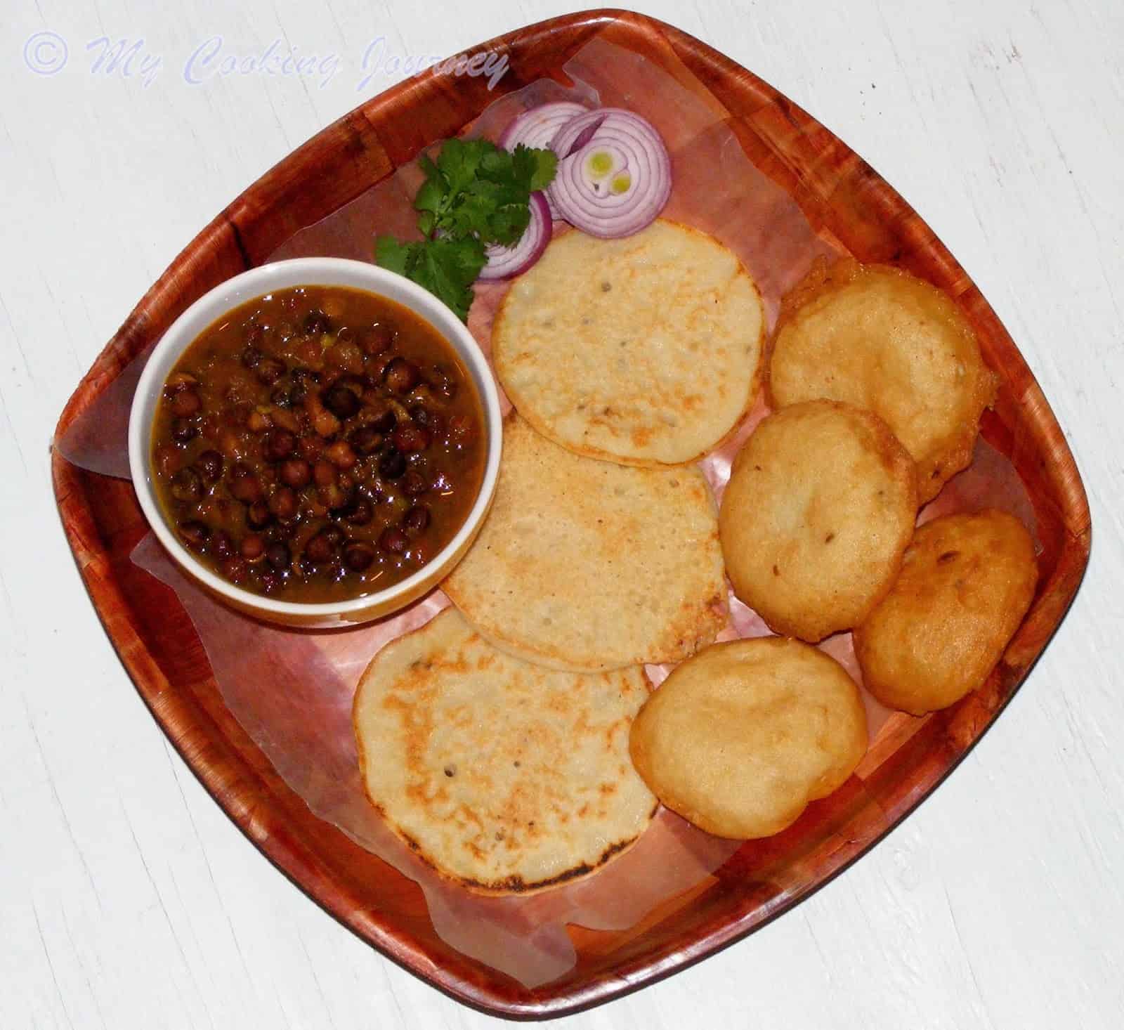 Dhuska and Ghugni From Jharkhand – Deep fried Rice pancake with Black Chickpeas Curry