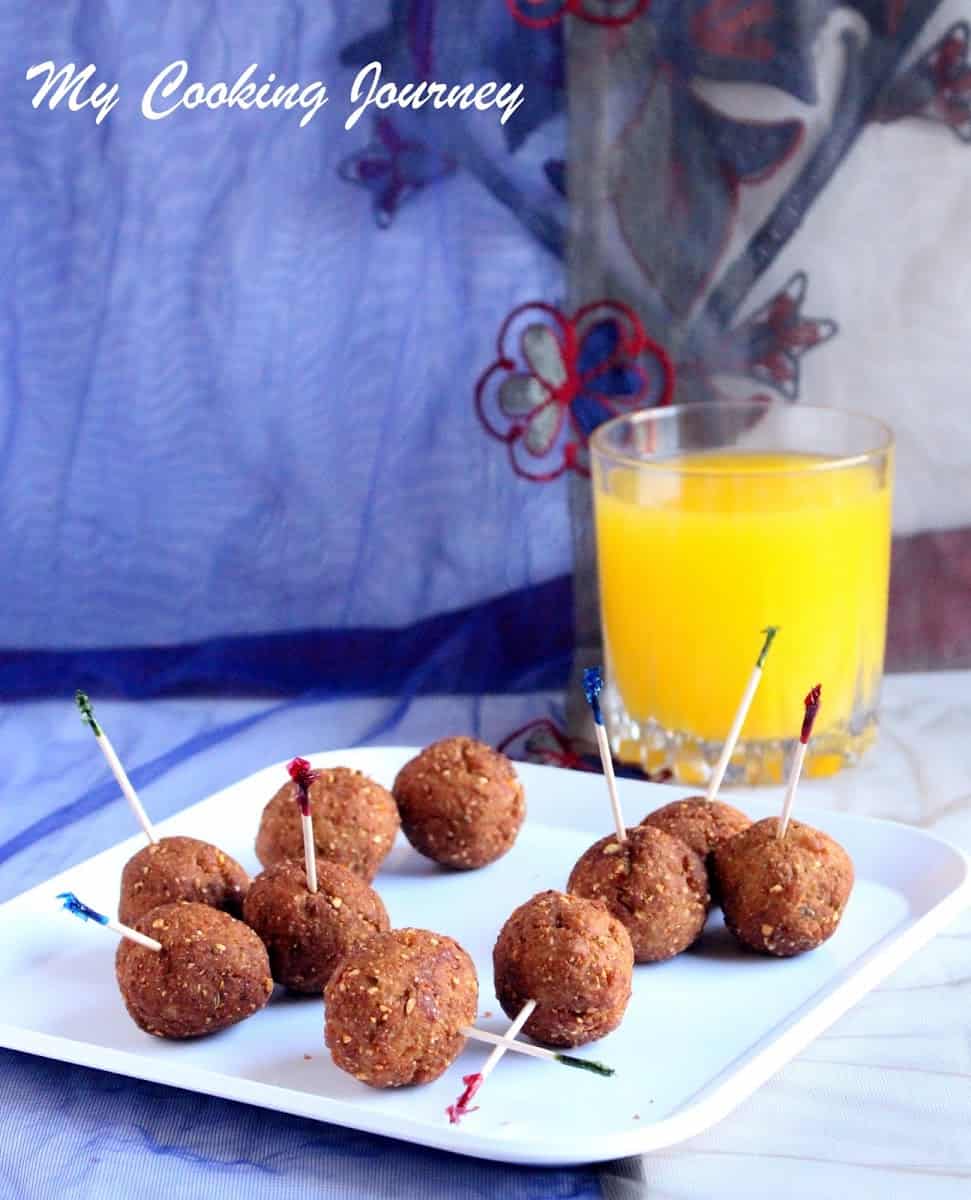 Vaazhakkai Kola Urundai – Raw Banana Fried Balls – #MonsoonMojo