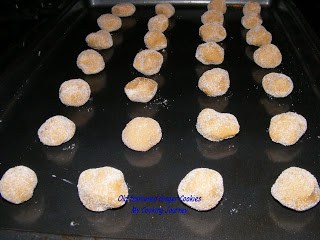 Lining the dough balls in baking sheet