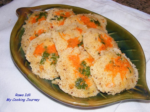 Rawa idli in a tray