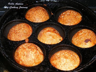 cooking Sweet Appam in a pan