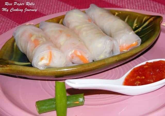 Rice paper rolls served in a tray with chutney