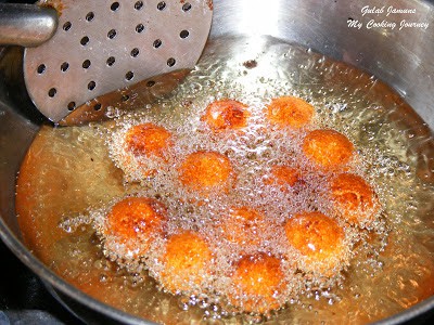 Jamuns turns golden brown