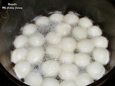 Rasgulla balls with syrup