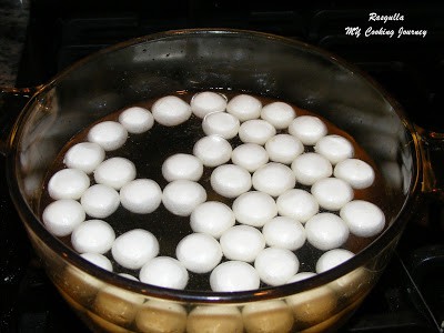 Rasgulla balls in sugar syrup