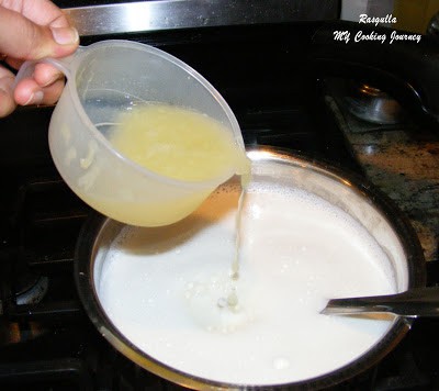 Adding lemon juice into the boiled milk
