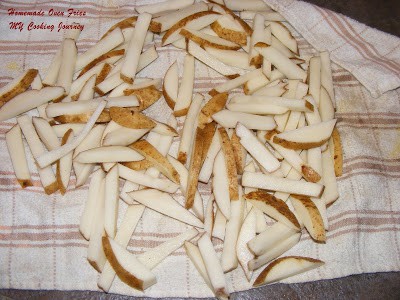 Drying the washed cut potatoes