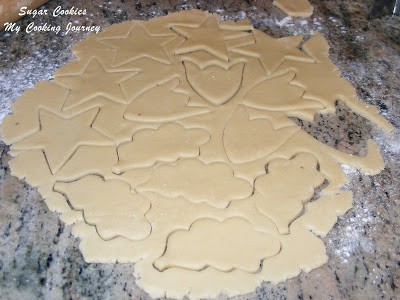 Cutting dough in shapes with cookie cutter