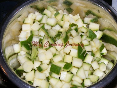 Cut raw mangoes