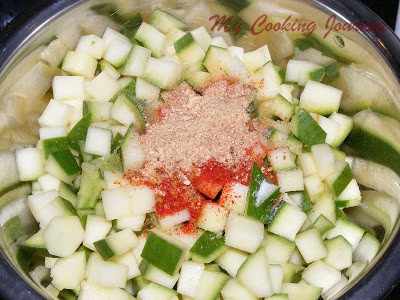 Adding spices to the cut mango