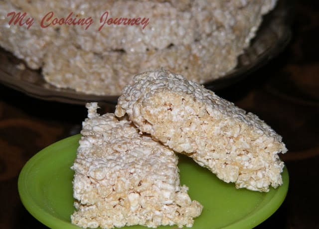 Rice krispie treats in a green plate with some in background