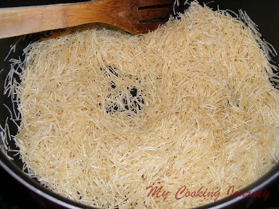 Frying the vermicelli