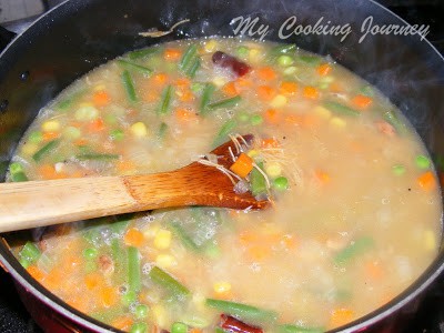 Vegetables and vermicelli cooking