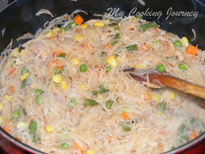 Cooked semiya upma with vegetables