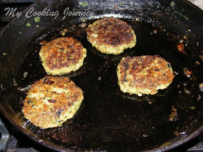 Frying greens burger from both the side