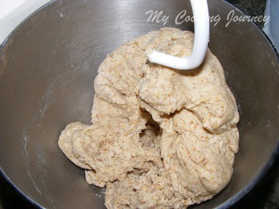 Kneading dough with the stand mixer