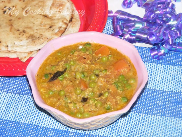 Mutter Tomato Gravy in a bowl