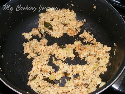 Mutter Fry the ingredients in a pan 