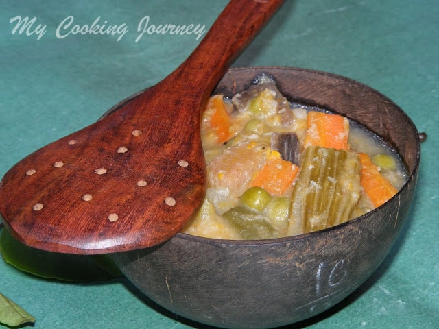 Aviyal in a bowl with spatula