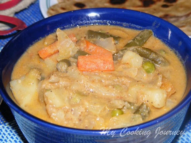 Vegetable kurma in a blue bowl