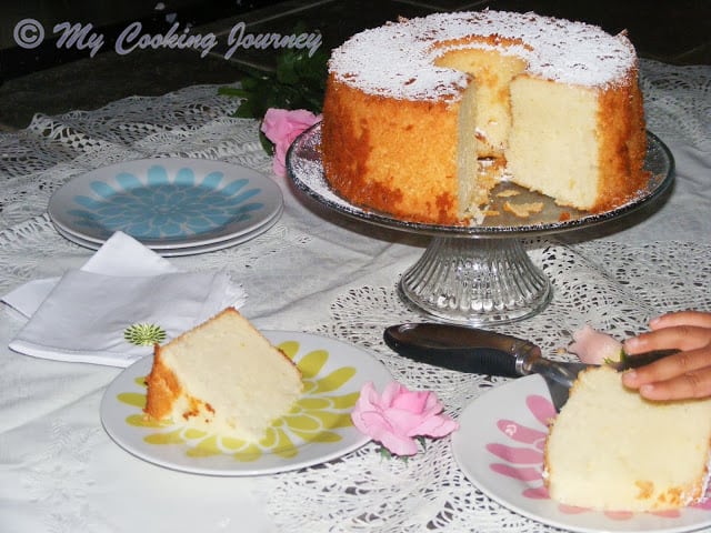 Lemon Glow chiffon cake pieces into the plate.