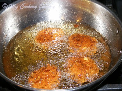 Vadai batter in oil