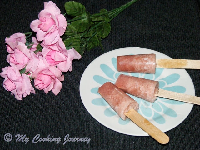Banana Freezer Pops decorated with Flowers.