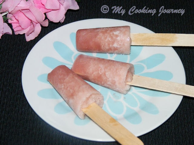 Banana Freezer Pops served in a plate.