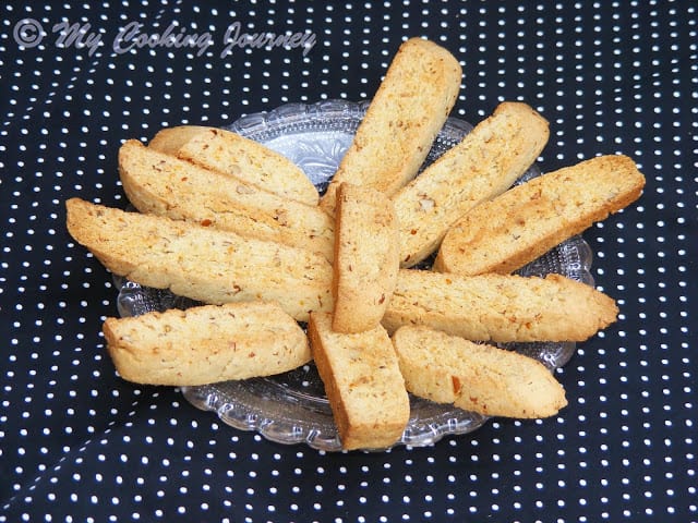  Walnut Biscotti  arranged in a glass plate 