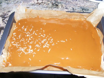 Dulce de leche spread out