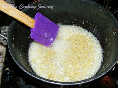 Frying garlic in oil