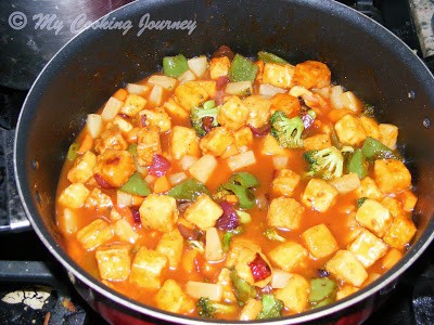 tofu, vegetables added to the gravy