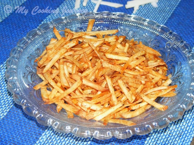Maravalli Kizhangu Chips in glass plate
