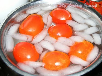 tomatoes in ice bath