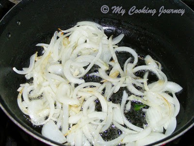 saute sliced onions