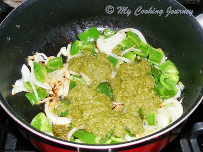 Curry paste and bell peppers