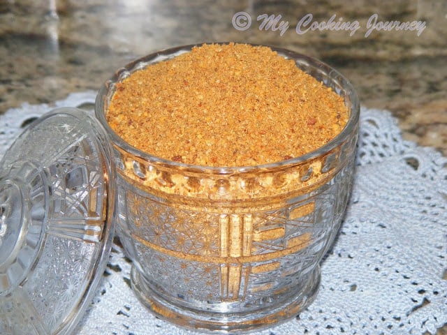 Sppice powder in a glass jar