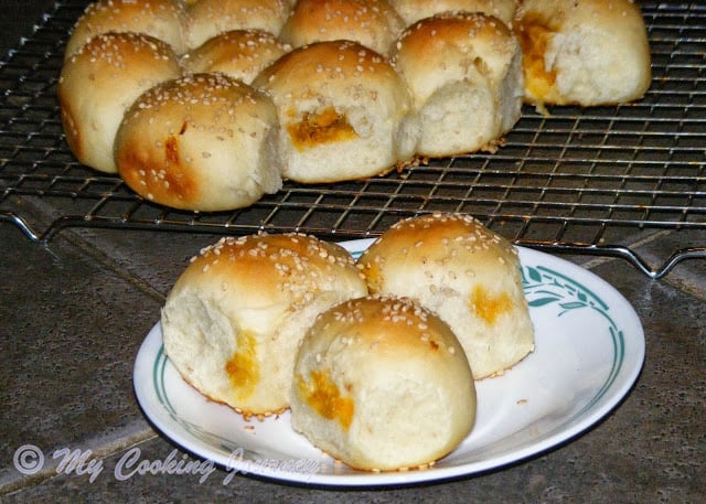 Honey Comb Bun served in a plate.