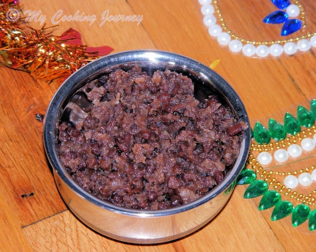 Karamani Vellam Sundal in a stainless steel bowl