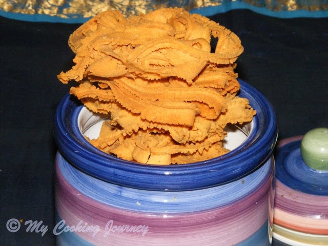 Nada Thenkuzhal stacked in Jar