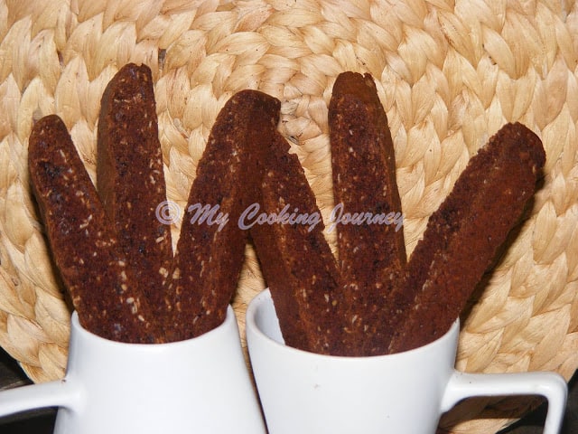 Chocolate and Oats Biscotti in two white cups