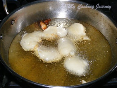 Deep frying the mangalore Bajji