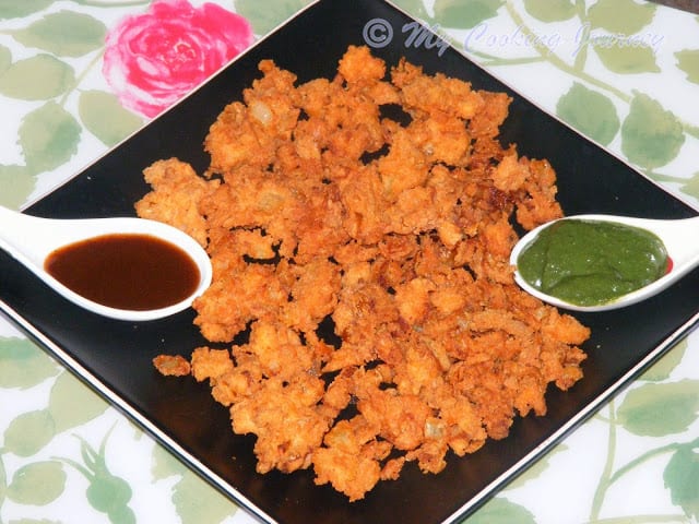 Onion Pakora with tamarind and mint chutney