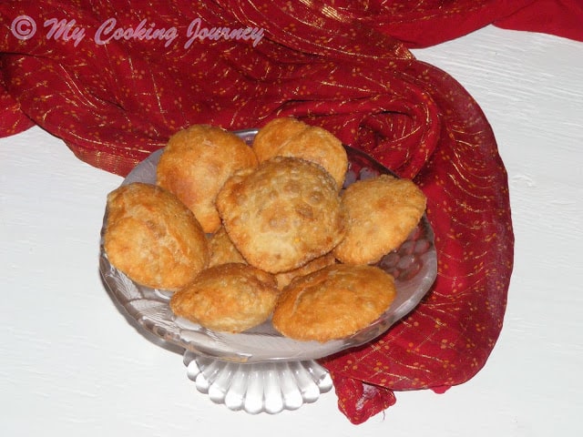 Moong dal Kachori %%Moong Dal Kachori and Atte Ka Sheera 