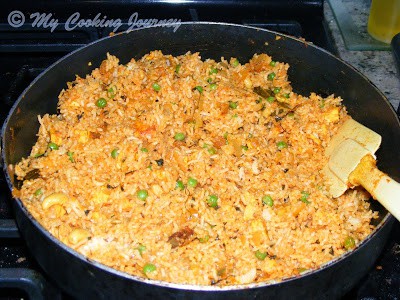 Add the cooked rice and mix well