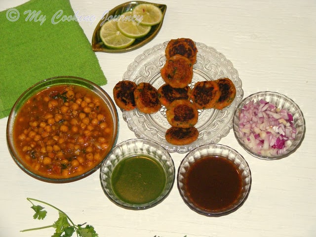 Aloo Tikki Chole chaat with chutni and onions.