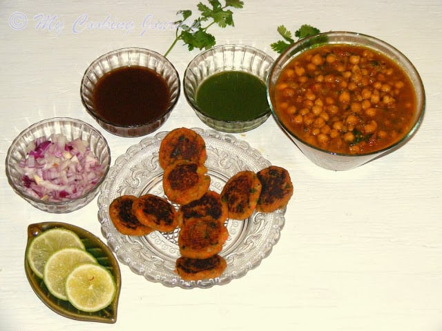 Aloo Tikki Chole Chaat served with Lemon and Onion.