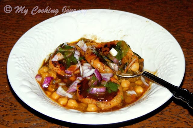 Aloo Tikki Chole Chaat is ready and serve.