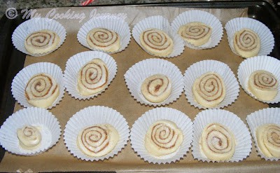 Prepared rolls in cupcake liners.