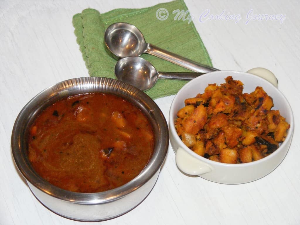 Parankikai Vathal kuzhambu in a dish bowl